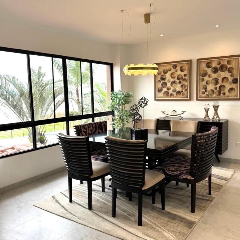 Modern Renovated Apartment overlooking Guayas River in a Prime Location - Four-Bedroom Apartment with Lake View - 16