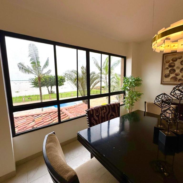 Modern Renovated Apartment overlooking Guayas River in a Prime Location - Four-Bedroom Apartment with Lake View - 18