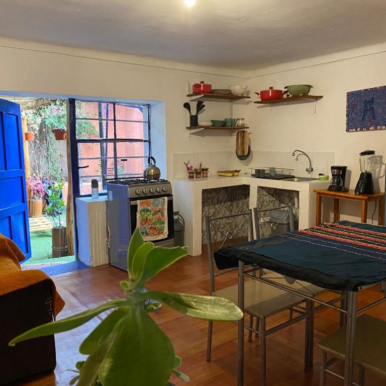 Authentic Peruvian home with gorgeous patio - One-Bedroom House - 2