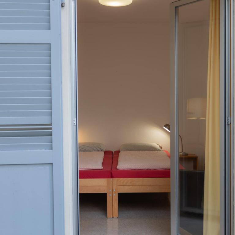 Locarno Youth Hostel - Double Room with Shower - 2