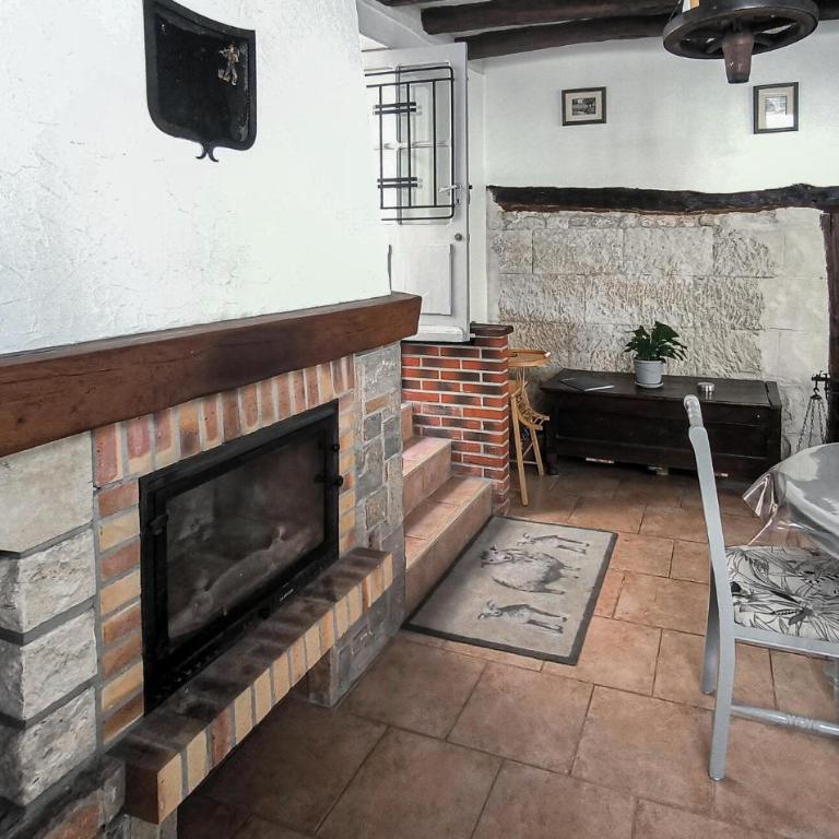Charmante Maison De Ville - Five-Bedroom Holiday Home - 10