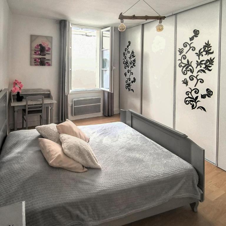 Charmante Maison De Ville - Five-Bedroom Holiday Home - 5