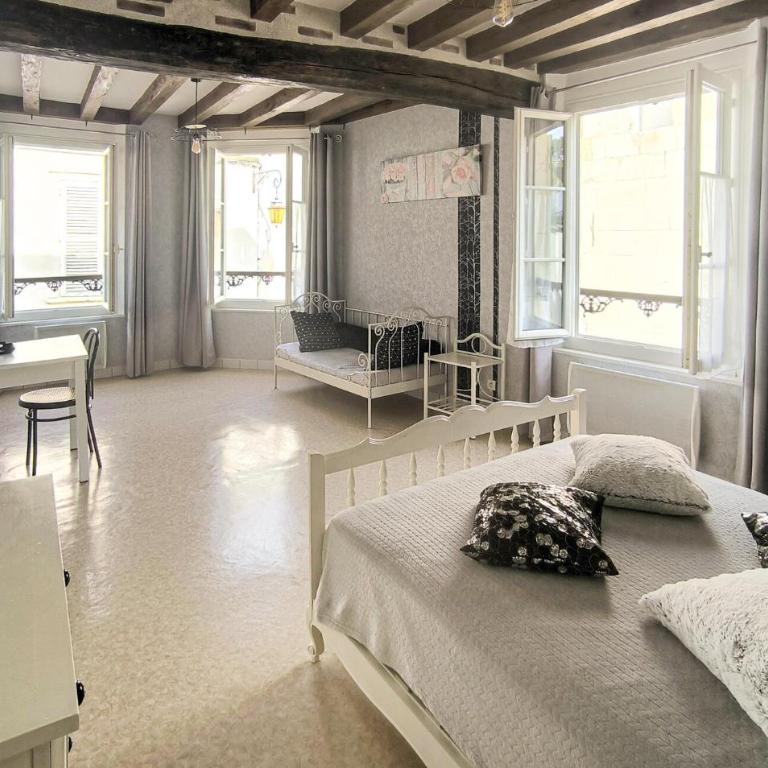 Charmante Maison De Ville - Five-Bedroom Holiday Home - 6