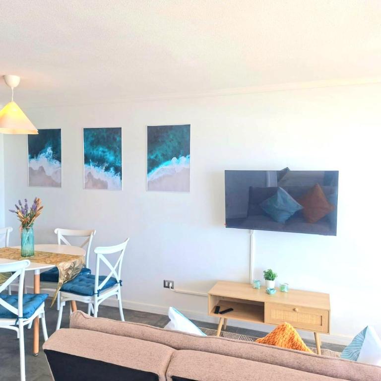 Primera línea frente al mar, wifi y estacionamiento - Two-Bedroom Apartment - 7