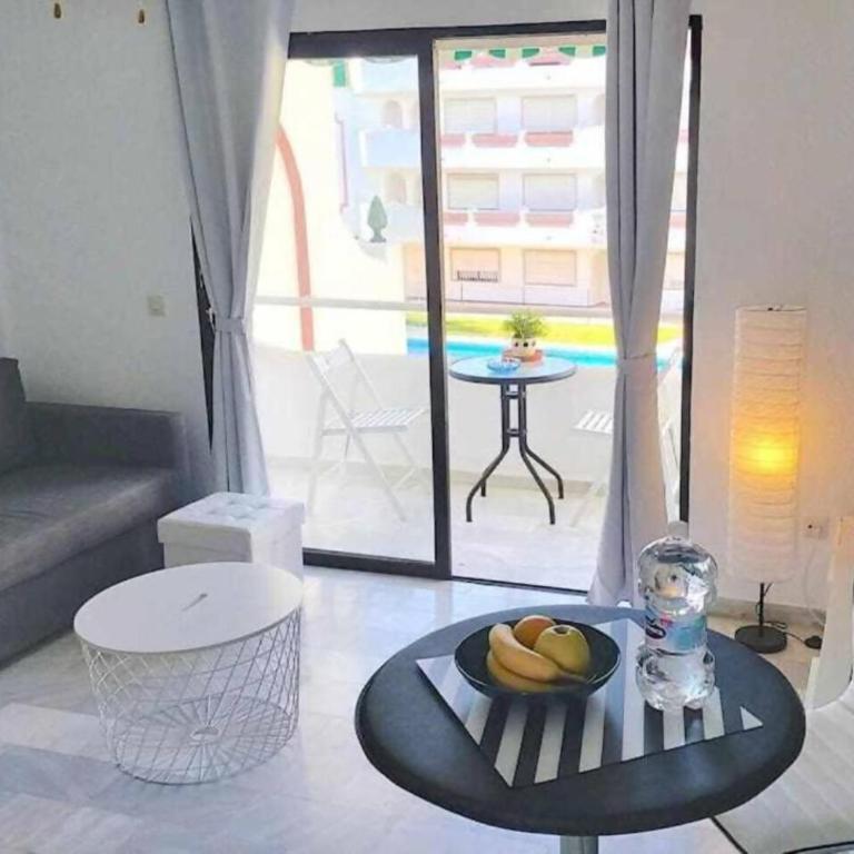 Torremolinos: Quiet 1bedroom with pool & sea views - Apartamento de 1 dormitorio - 2