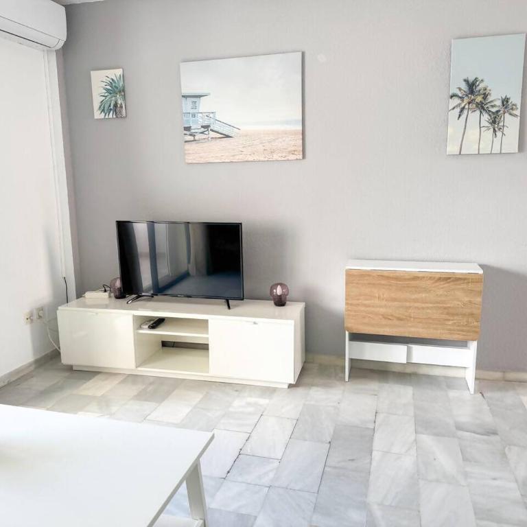 Torremolinos: Quiet 1bedroom with pool & sea views - Apartamento de 1 dormitorio - 19