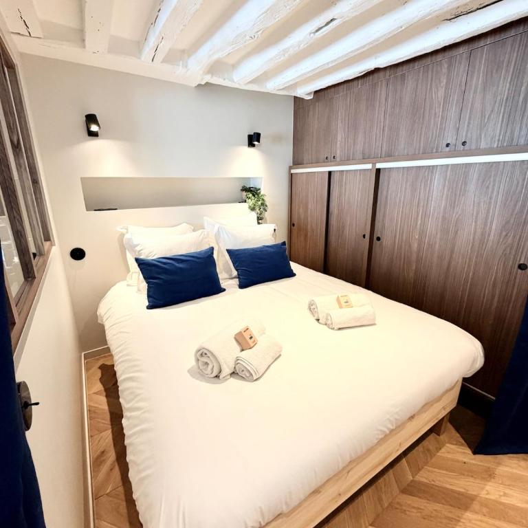 Luxury Apartment - Heart of Le Marais with balcony - Superior Apartment with Balcony - 2