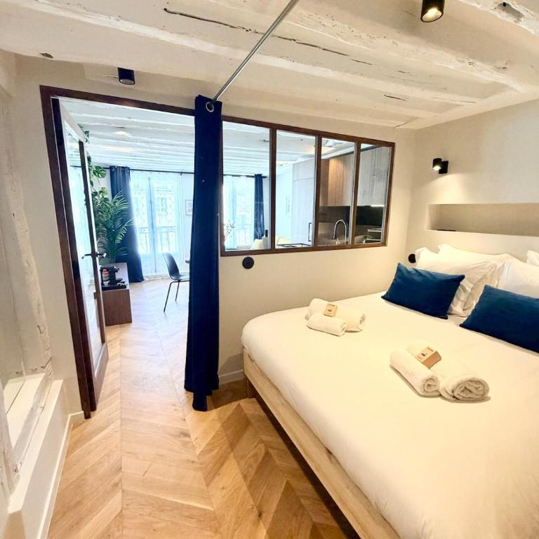 Luxury Apartment - Heart of Le Marais with balcony - Superior Apartment with Balcony - 15