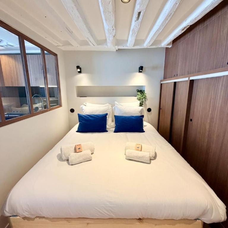 Luxury Apartment - Heart of Le Marais with balcony - Superior Apartment with Balcony - 21