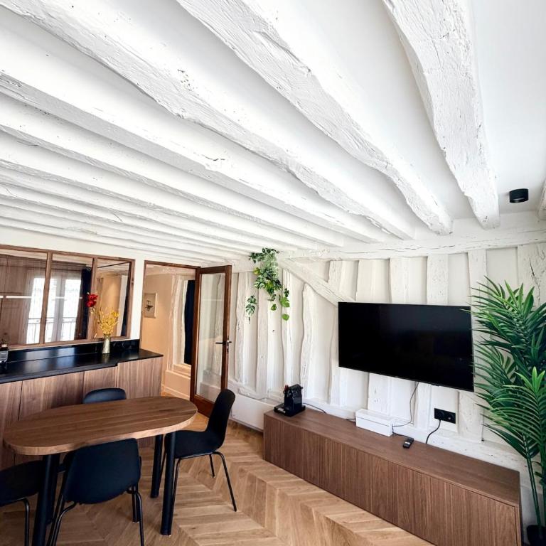 Luxury Apartment - Heart of Le Marais with balcony - Superior Apartment with Balcony - 24