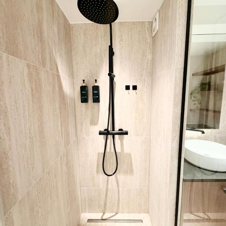 Luxury Apartment - Heart of Le Marais with balcony - Superior Apartment with Balcony - 10