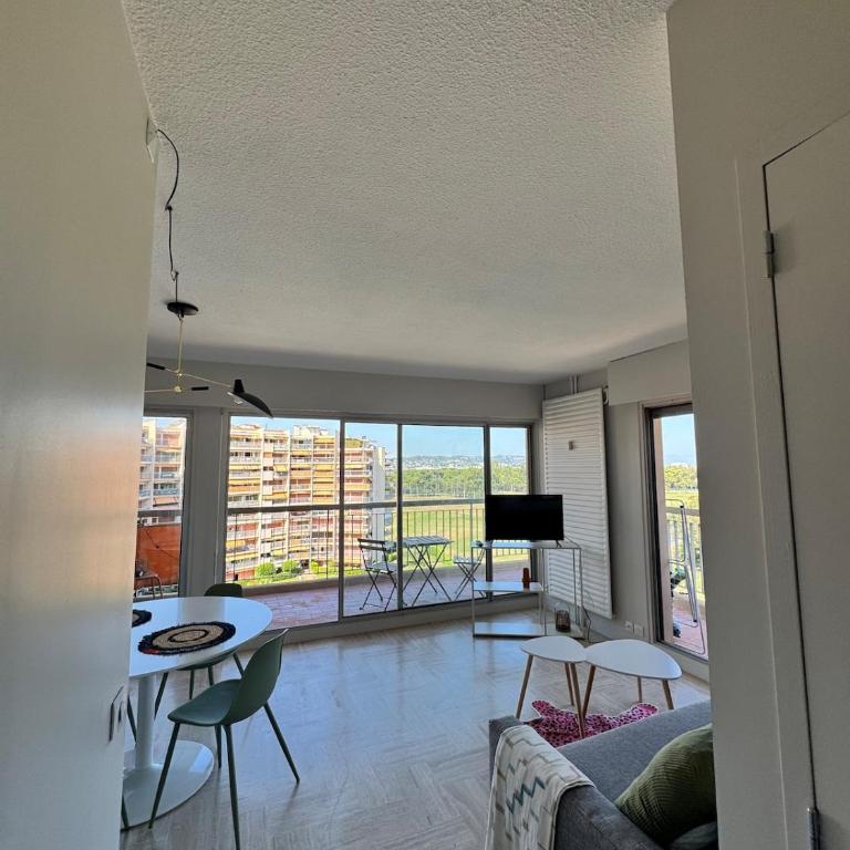 La Dolce Vita - Mandelieu - Piscine, Parking à 10 min des plages - One-Bedroom Apartment - 9