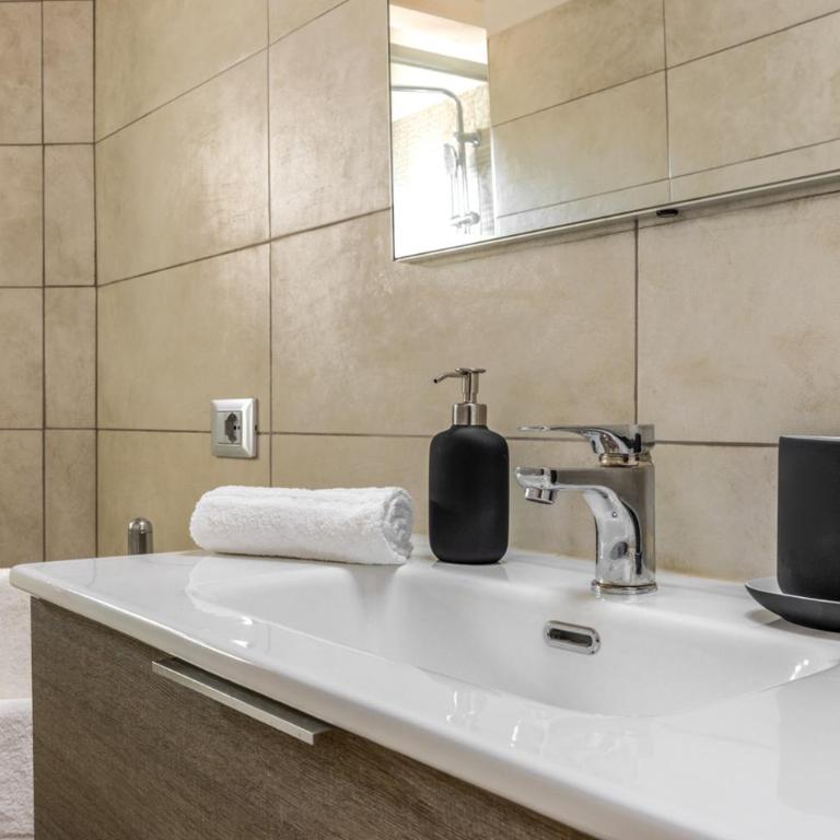 Vallum Collection - ULTRALIGHT HOME - Two-Bedroom Apartment - 9