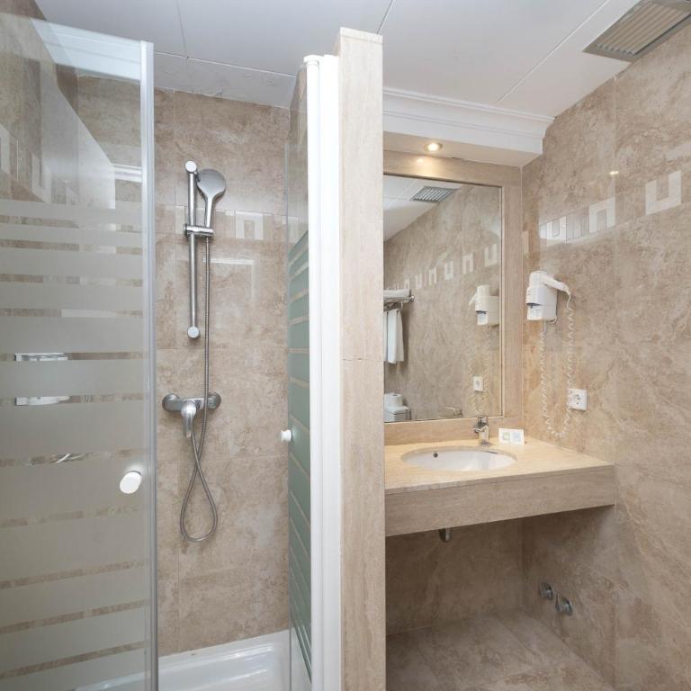 Hotel Montecarlo Spa & Wellness - Habitación Individual Económica con vistas laterales al mar y acceso al spa (2 adultos) - 6