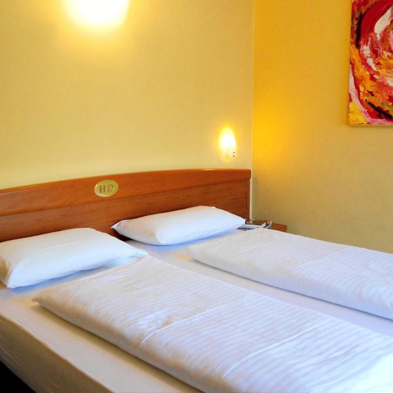 Hotel Ristorante Daino - Double Room with Private Bathroom - 1