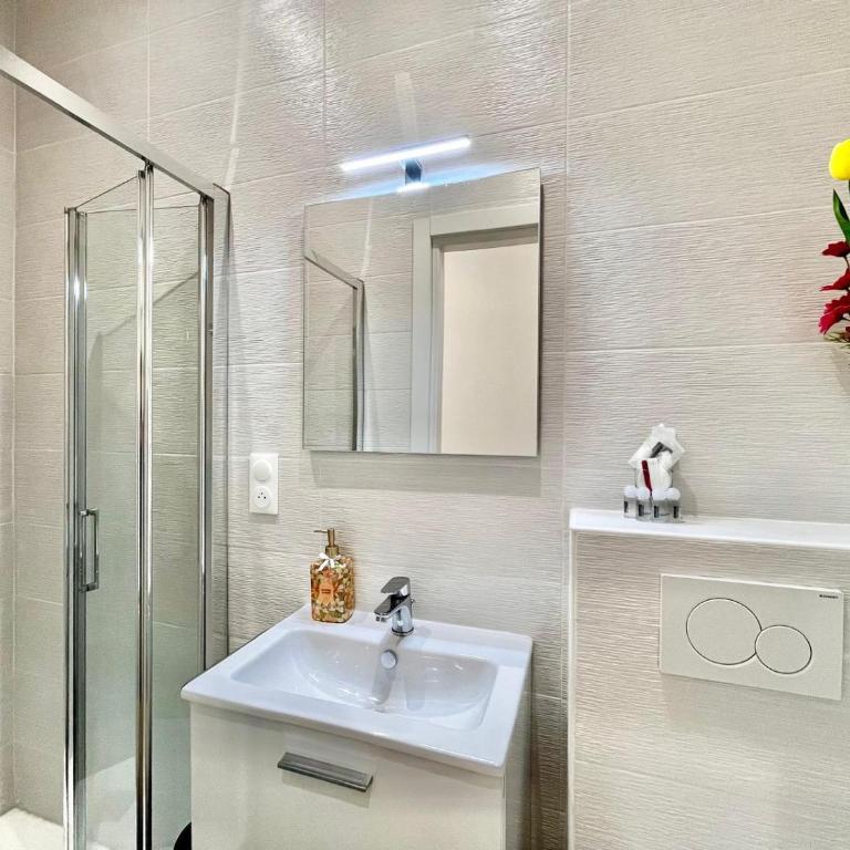 Comfortable 1-Bedroom Central Menton - Appartement - 8