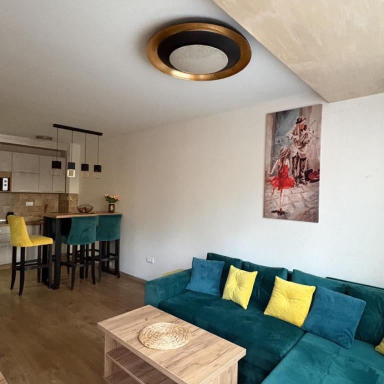 Feniks Apartmani Zlatibor - Classic One-Bedroom Apartment with King Bed - 11