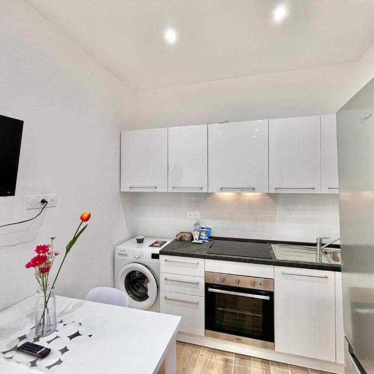 Comfortable 1-Bedroom Central Menton - Appartement - 12