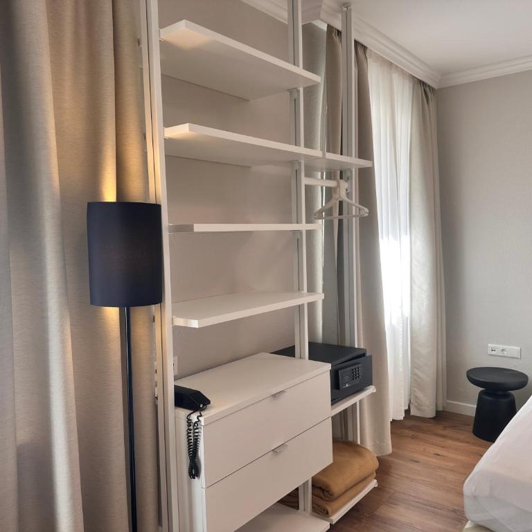 Hotel Villa Solln - free parking - Standard Zimmer mit 1 Doppelbett und Sofa - 3