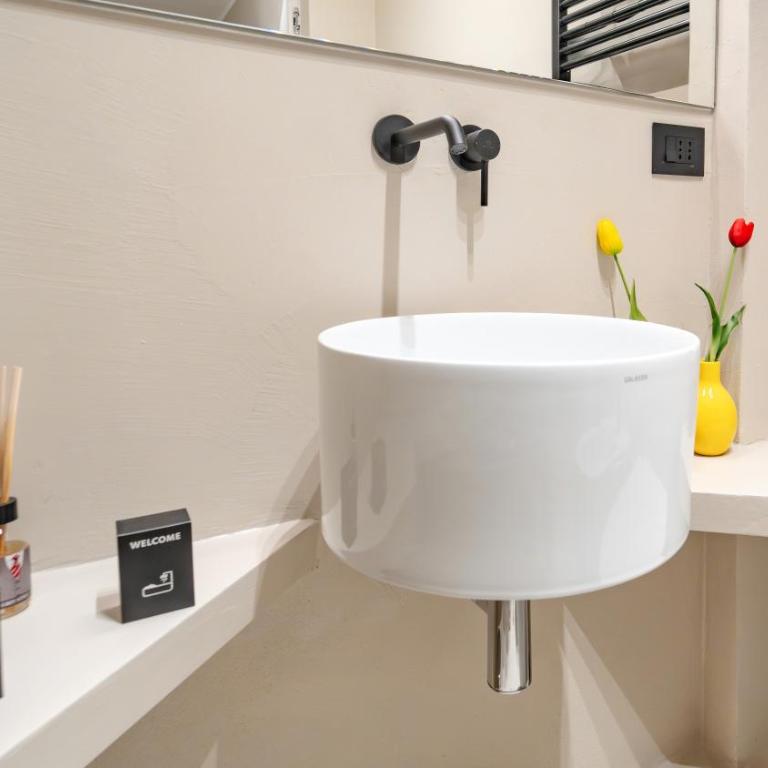 DOMUS 1435 - Iconic Suites in Centro - Monolocale Standard - 16