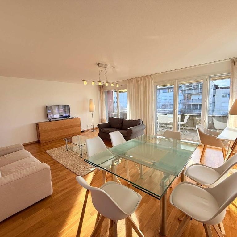 178 Good location spacious and free parking included - Apartment - 1
