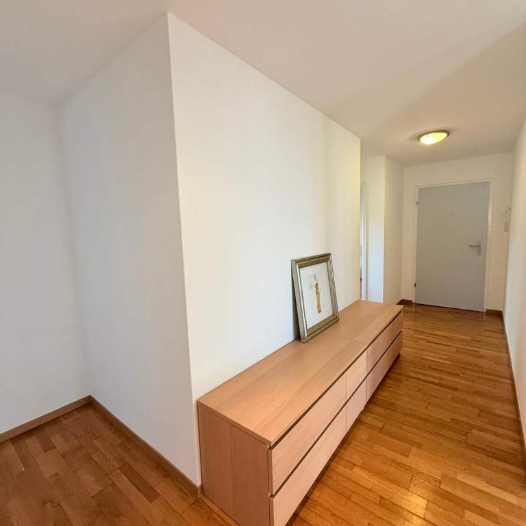 178 Good location spacious and free parking included - Apartment - 8