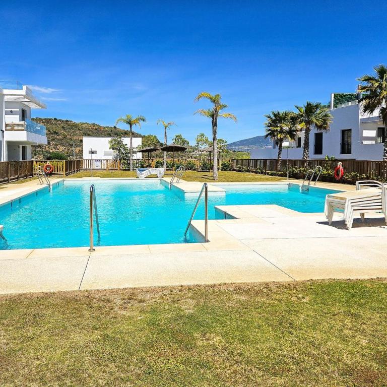 Modern 3 bed garden apt next to pool Casa Banderas - Apartamento con vistas a la piscina - 1