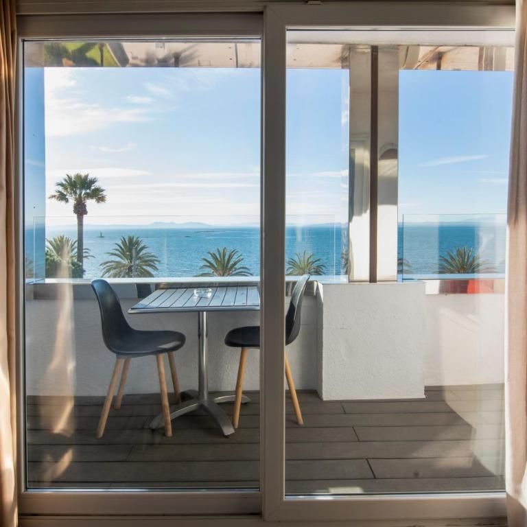 Hotel Marina - Habitación Triple con vistas parciales al mar - 8