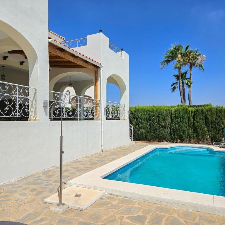 5 bed villa with pool in Cerros de Aguila - Villa con piscina privada - 3