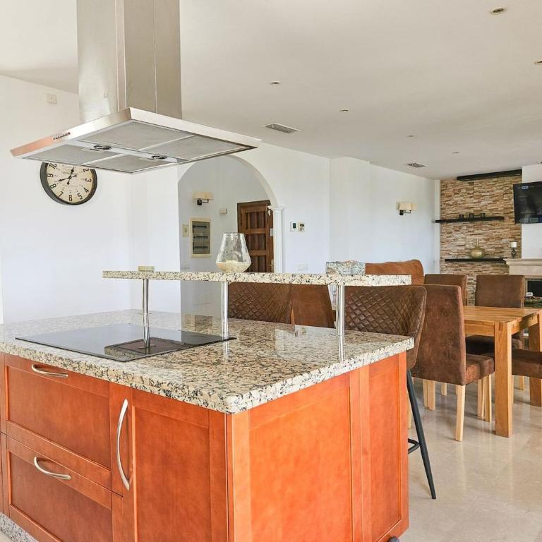 5 bed villa with pool in Cerros de Aguila - Villa con piscina privada - 16