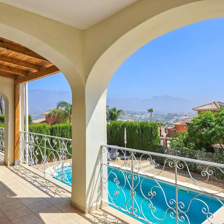 5 bed villa with pool in Cerros de Aguila - Villa con piscina privada - 60