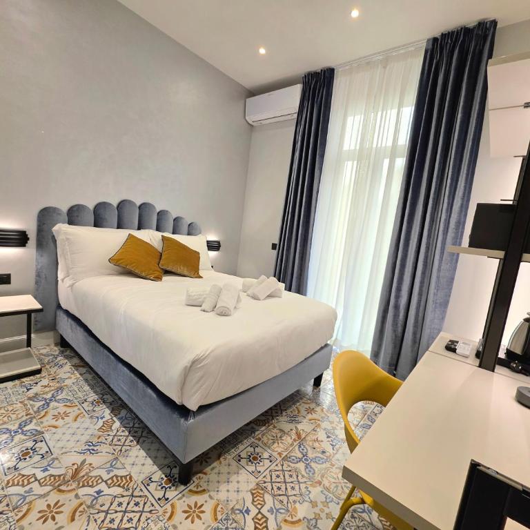 Victoria Suites - Camera Matrimoniale con Balcone - 3