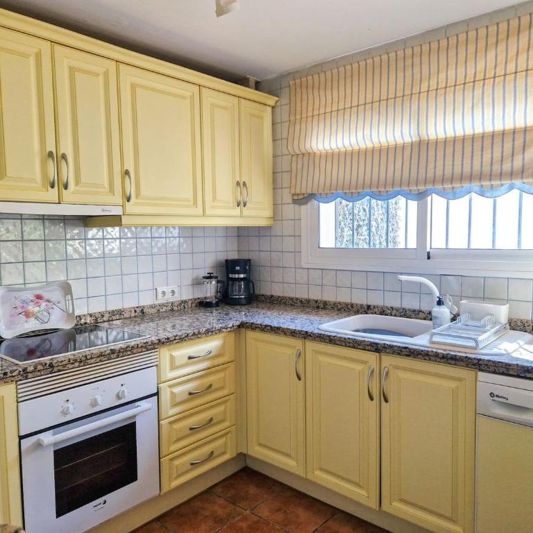Townhouse with rooftop terrace La Cala de Mijas - Casa Unifamiliar de 2 dormitorios - 11