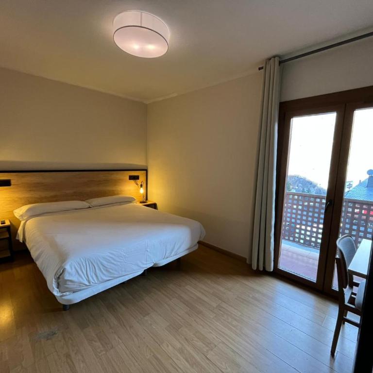 Hotel NIU a 50 m del Funicamp - Habitación Doble Superior con terraza - 1 o 2 camas - 1