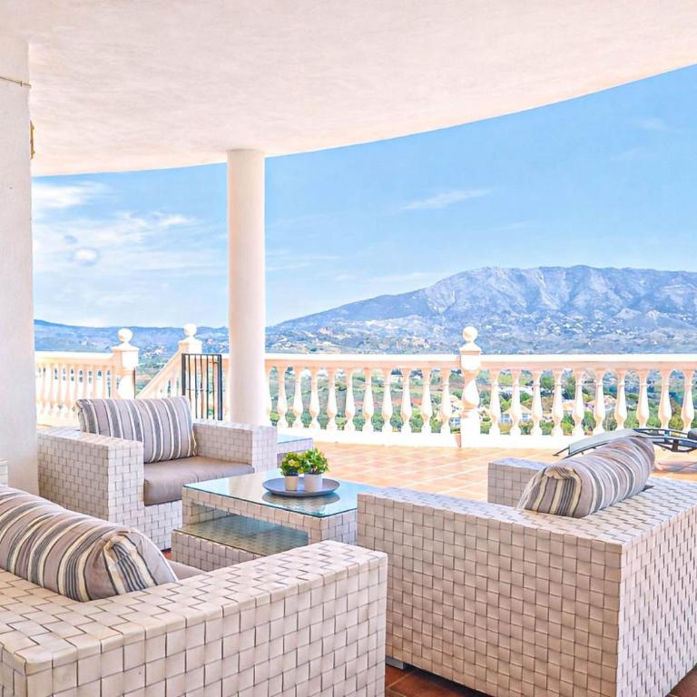 Villa with private pool near La Cala Golf Resort - Villa con piscina privada - 4
