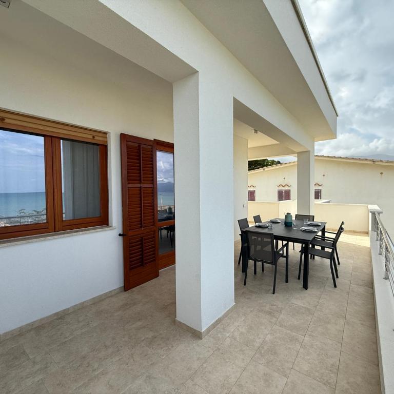 Brezza Marina Apartment, 50 mt dalla spiaggia - Four-Bedroom Penthouse Apartment - 4
