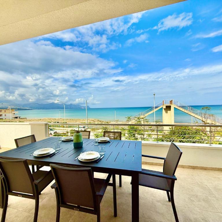 Brezza Marina Apartment, 50 mt dalla spiaggia - Four-Bedroom Penthouse Apartment - 1