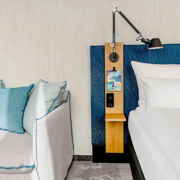 Motel One München-Campus - Deluxe Zimmer (2 Erwachsene & 1 Kind) - 1