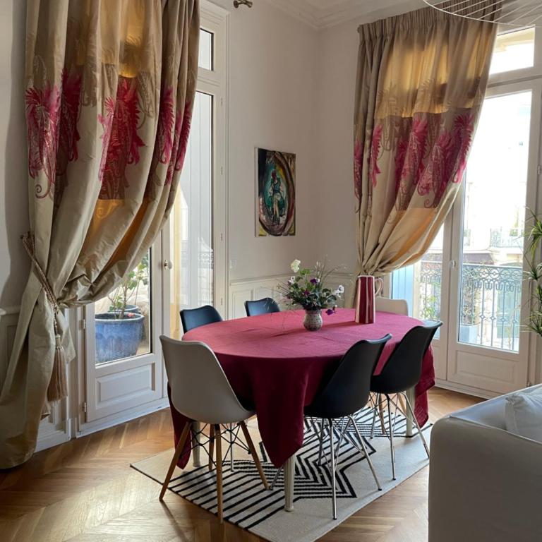 Grand appartement, terrasse, centre-ville - Appartement 1 Chambre - 9