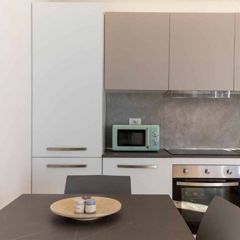 Marche 93 - M3 Maciachini - 10 min Isola & Centrale - Appartamento con 1 Camera da Letto - 11