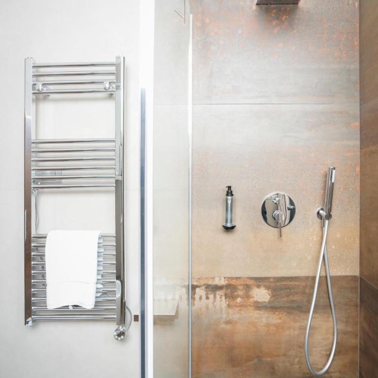 Napoleona Suites - Double Room with Private Bathroom - 10