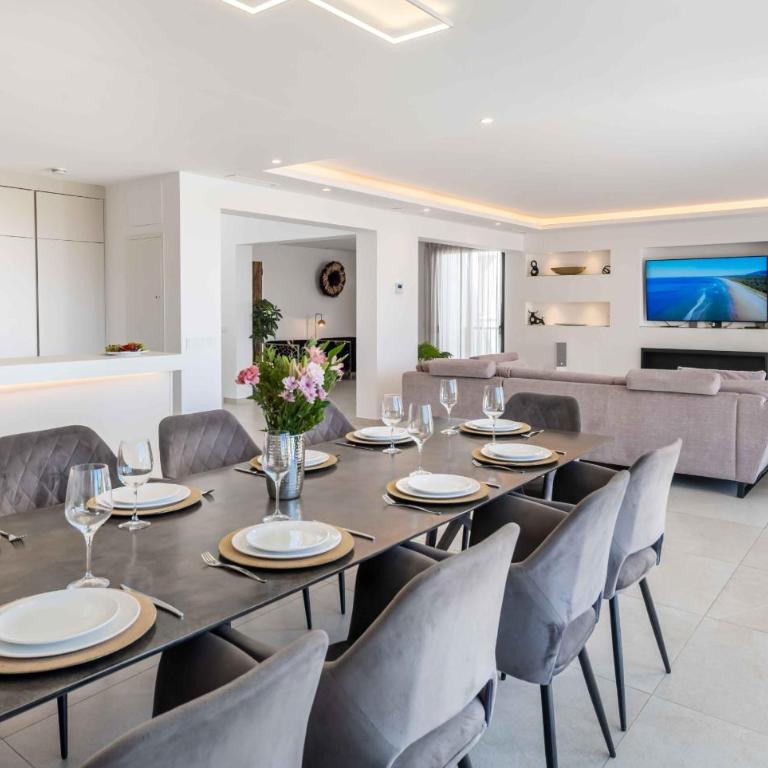 106 Private Luxury Villa, Heated Pool & Sauna - Villa Deluxe - 6
