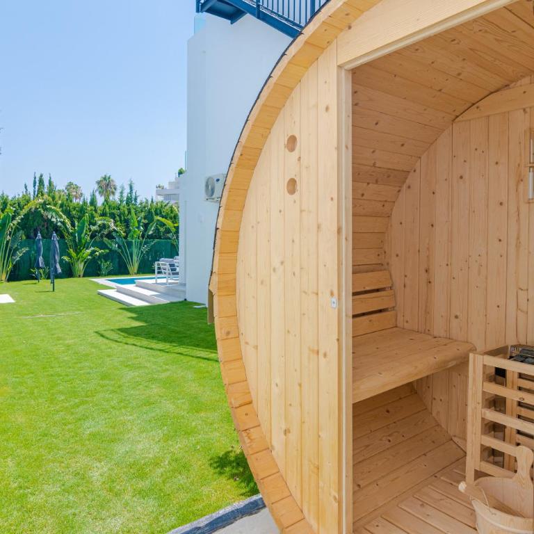 106 Private Luxury Villa, Heated Pool & Sauna - Villa Deluxe - 10