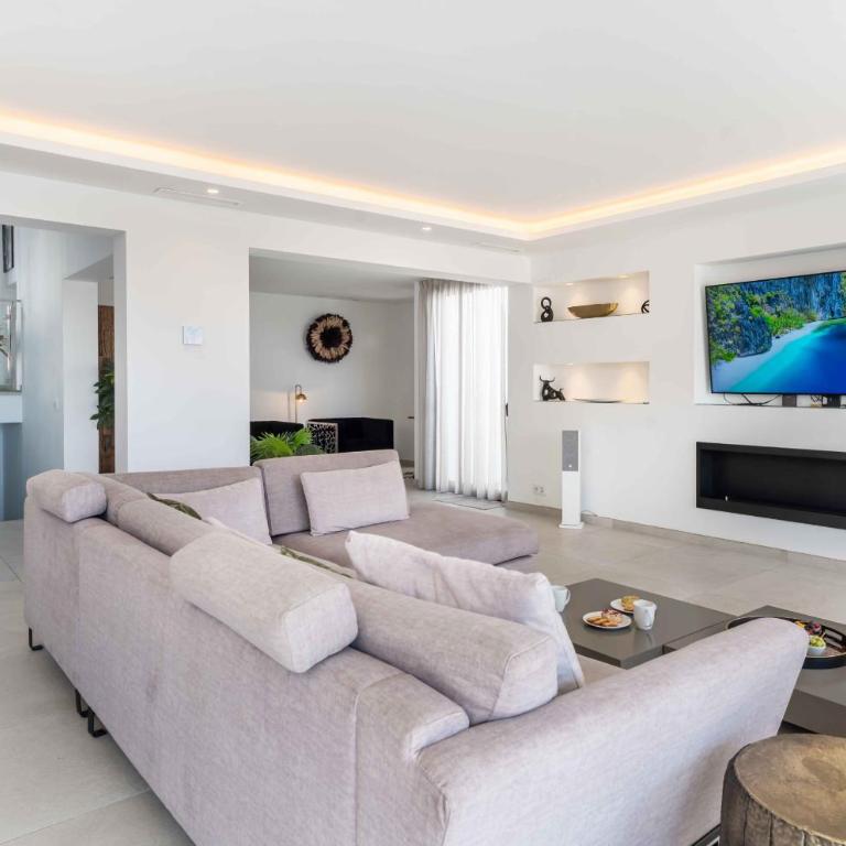 106 Private Luxury Villa, Heated Pool & Sauna - Villa Deluxe - 17