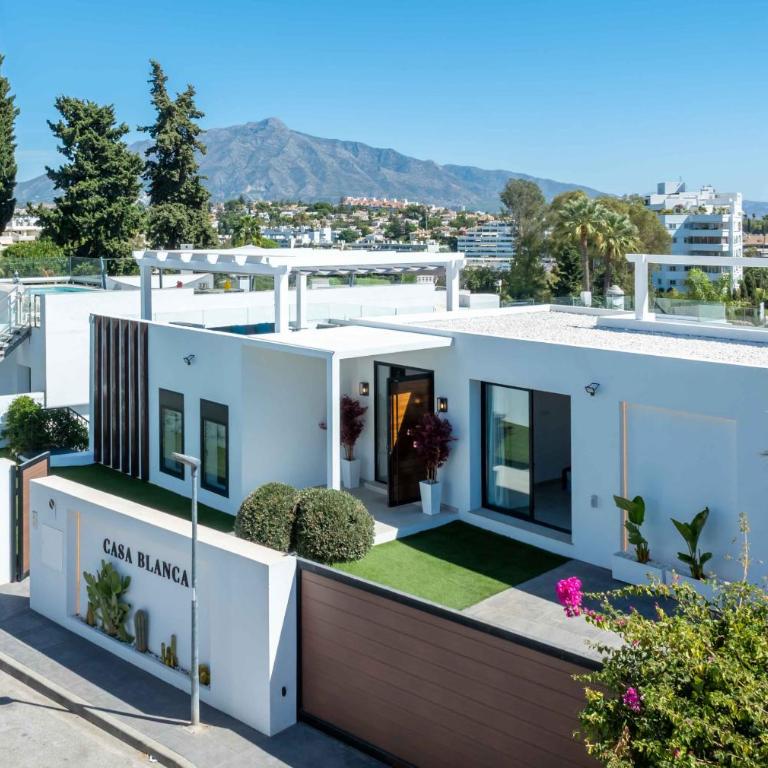 106 Private Luxury Villa, Heated Pool & Sauna - Villa Deluxe - 53