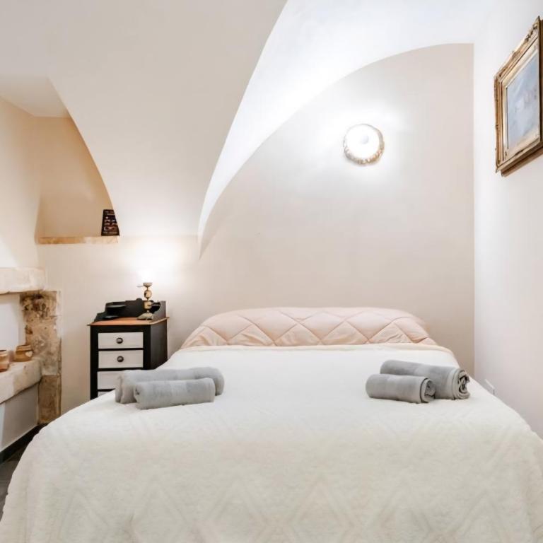 Studio Raguso-Cosy Elegant Hideaway - One-Bedroom Apartment - 2