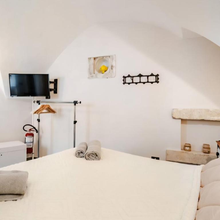 Studio Raguso-Cosy Elegant Hideaway - One-Bedroom Apartment - 4