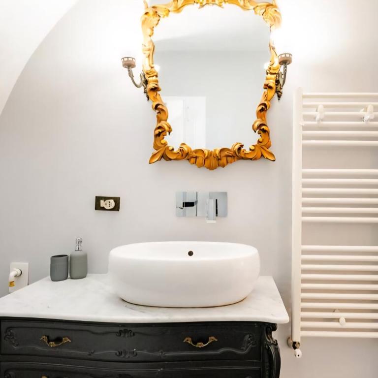 Studio Raguso-Cosy Elegant Hideaway - One-Bedroom Apartment - 7