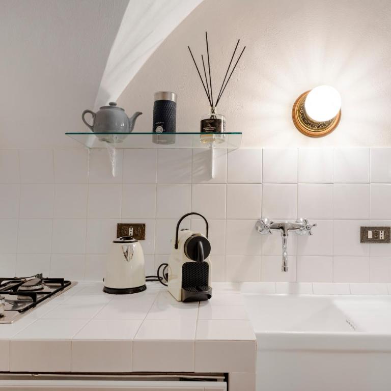 Studio Raguso-Cosy Elegant Hideaway - One-Bedroom Apartment - 5
