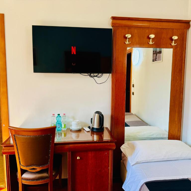 Hotel Oscar Suite - Camera Tripla Luxury - 9